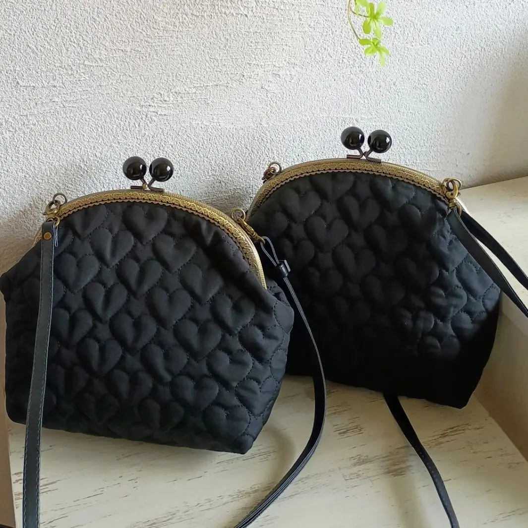 

Потерянный винтажный черный тканевый кошелек в форме сердца, вечерний клатч, металлический каркас, жемчужный клатч с замком поцелуя, съемная цепочка 24x21x5 см