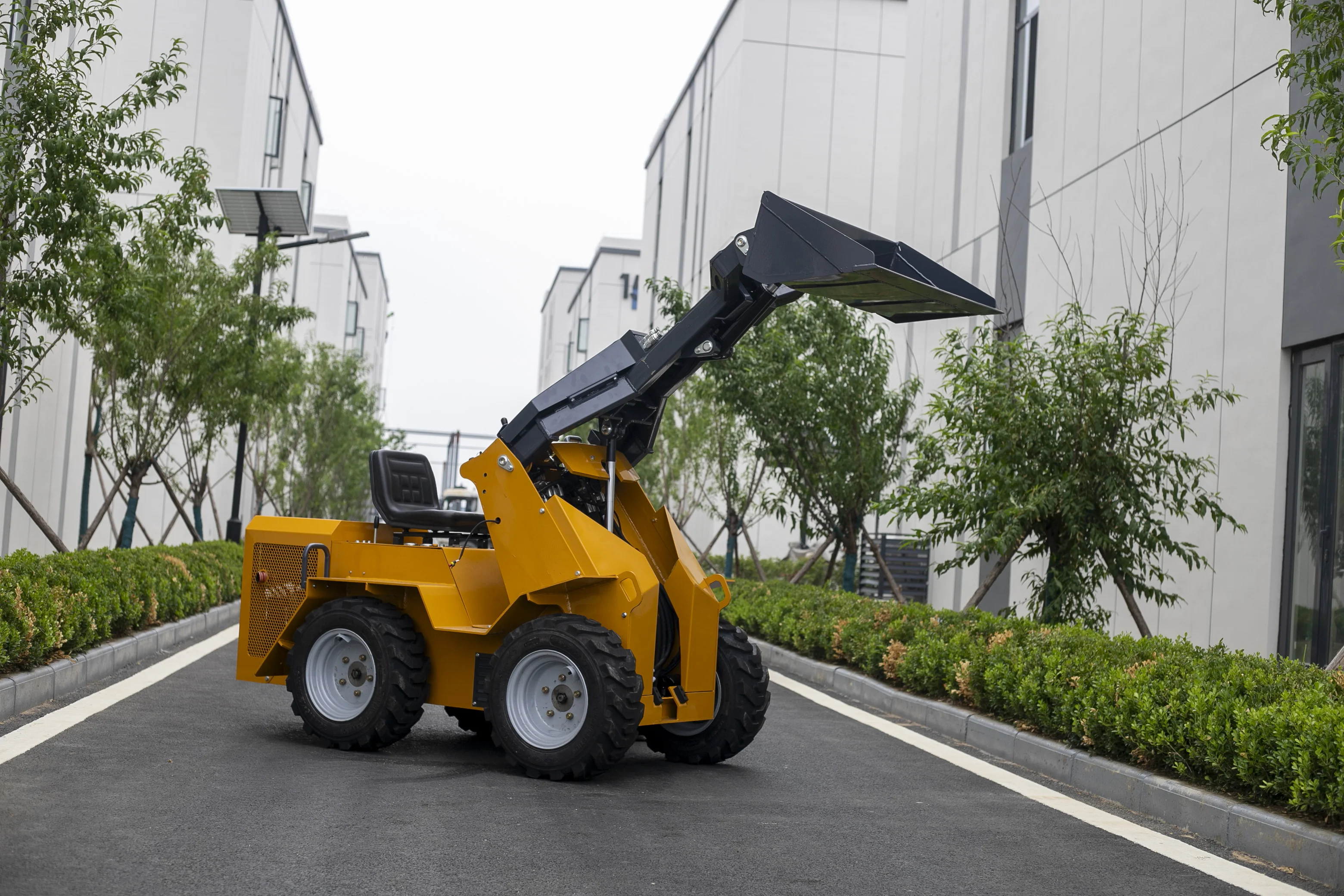 جرافة انزلاقية شحن مجاني مخصصة 1000 كجم عجلة محمل صغير Skidsteer محمل ديزل للبيع CE EPA التسليم السريع