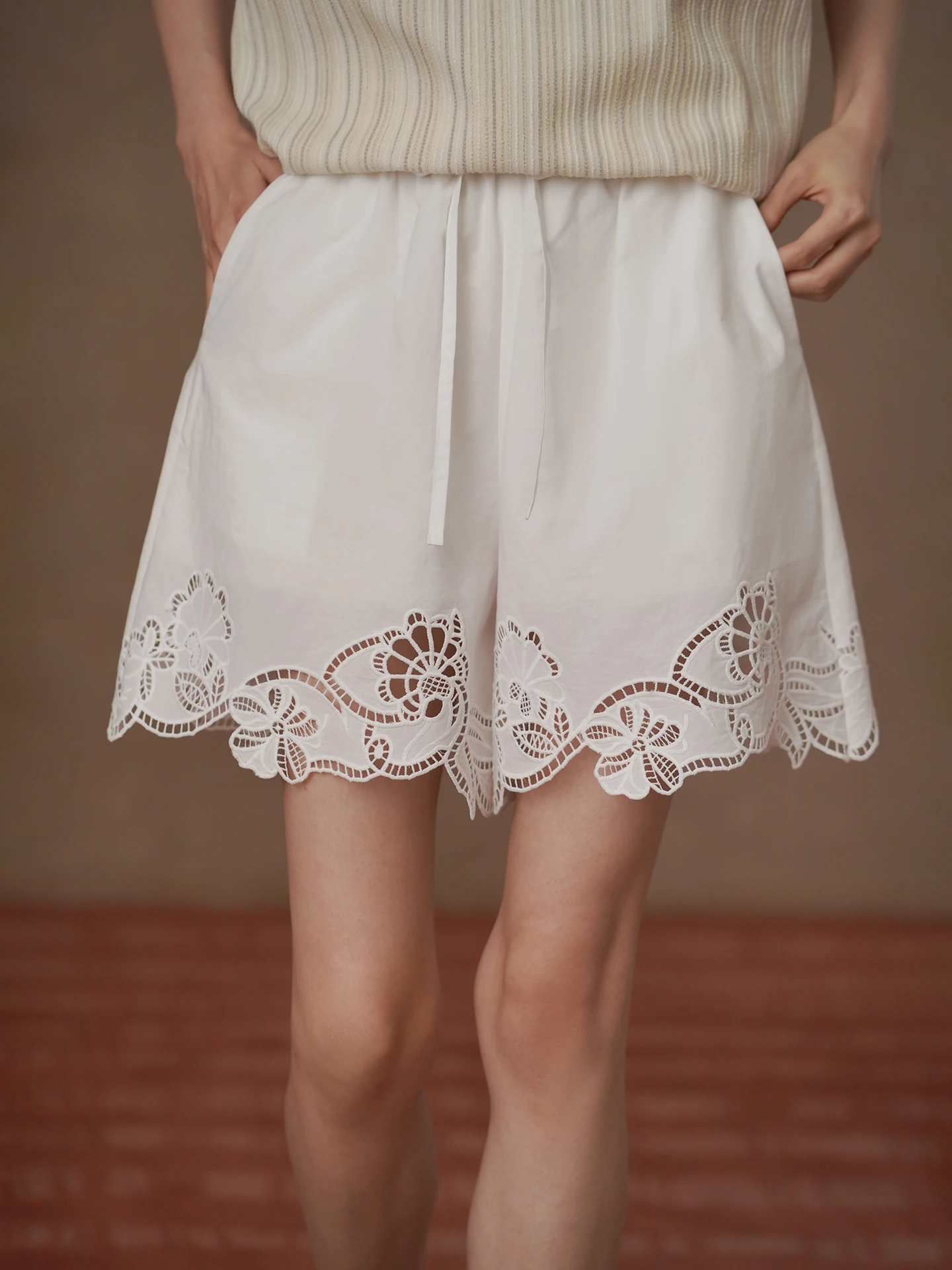 Slimming High Waist Embroidered Hollow out Shorts Floral Heavy Industry Hollow out Elastic Waist High Waist Shorts Casual Pants