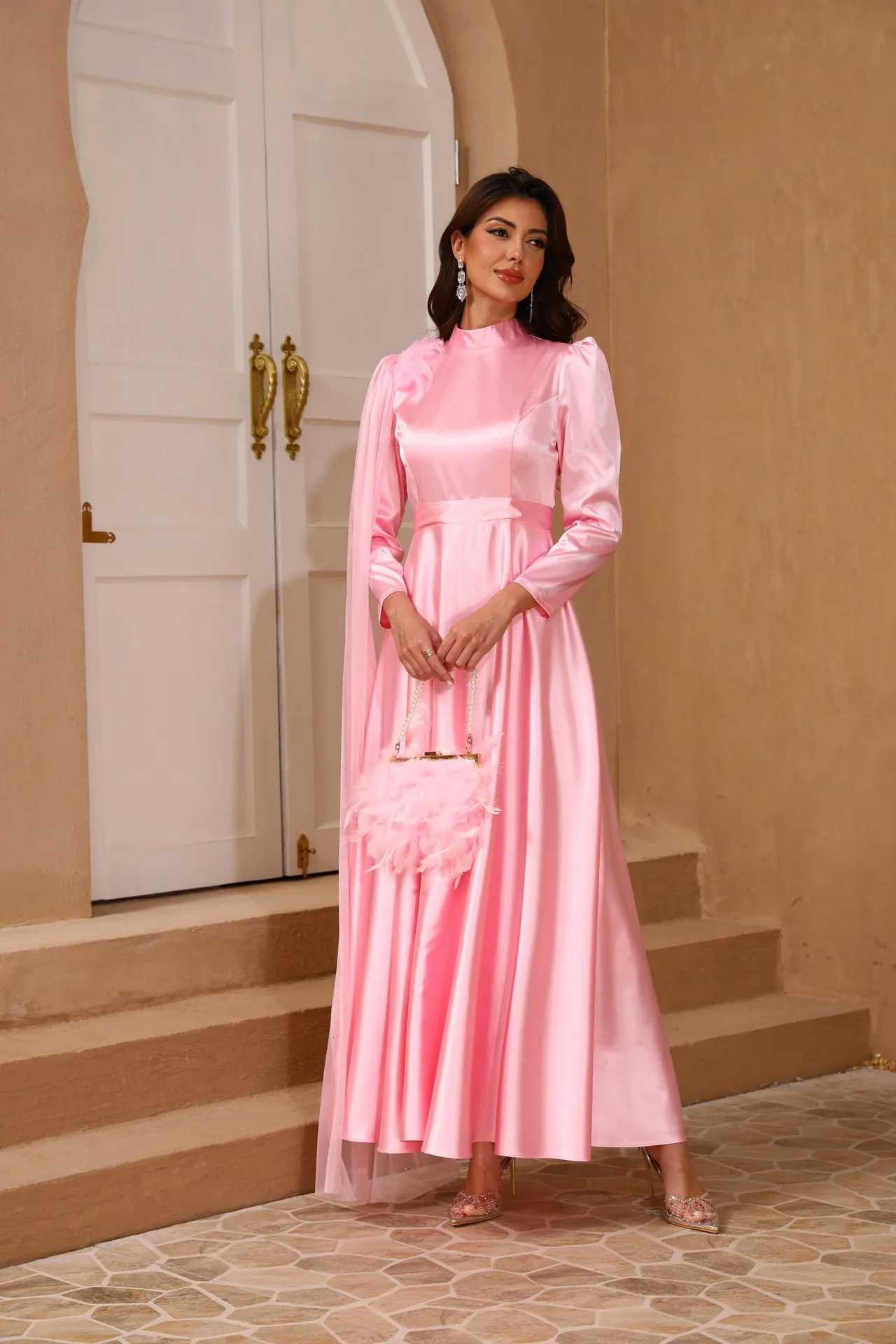 Damska sukienka maxi z satyny w kolorze pudrowego różu, długa suknia z wysokim dekoltem i odpinanym, błyszczącym tiulowym płaszczem, elegancka sukienka wieczorowa.