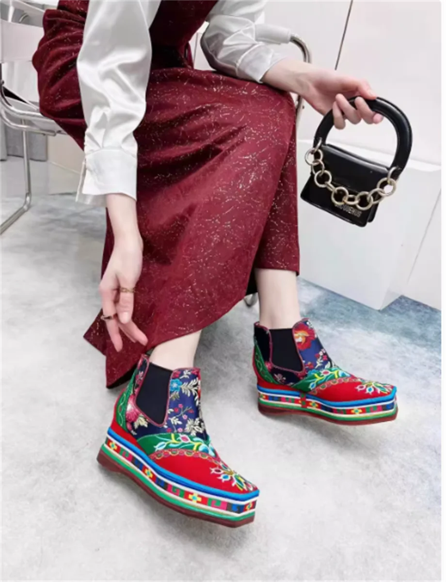 

New women's Tibetan boots, ethnic style embroidered shoes, dance performance shoes