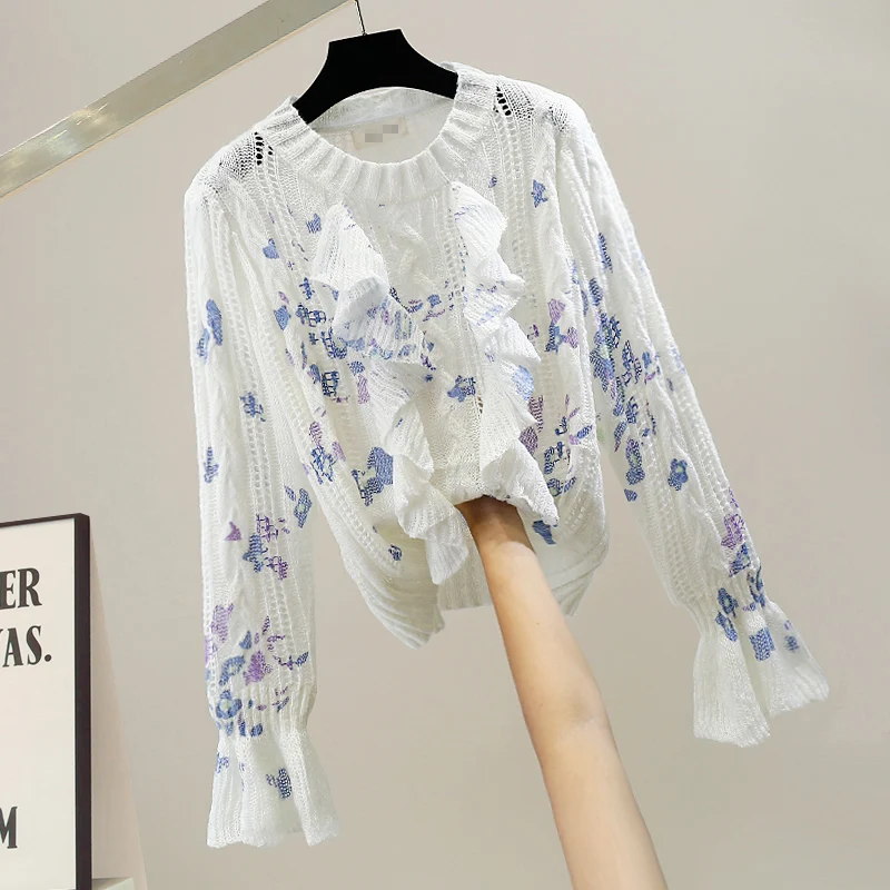 

Korean Sle Long Sve Hollow out Casual Loose Top with Bell Sves And Lace Trim Splicing Design Faionable Sweater