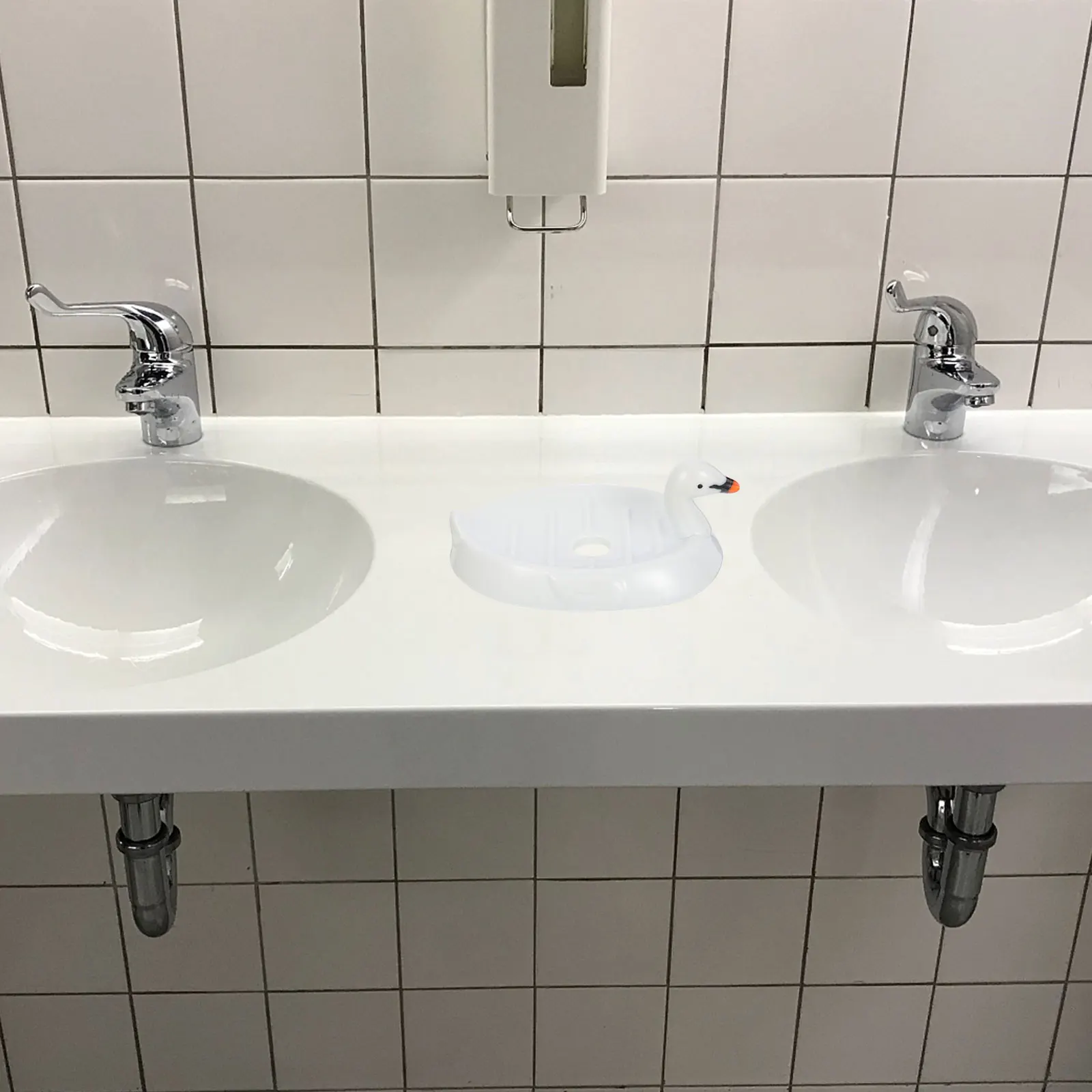 

Swan Shaped Ceramic Soap Dish Self Draining Design for Bathroom Home Supplies Soap Holder Storage Box with Ventilated Surface