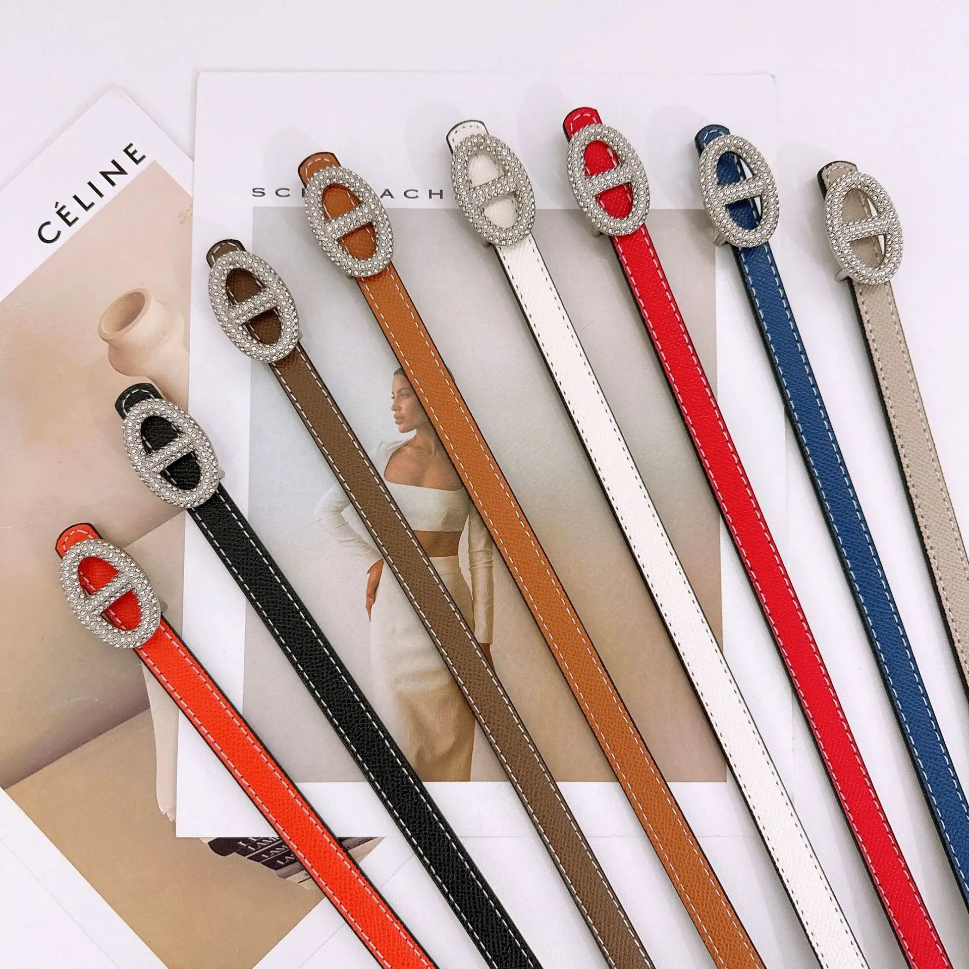 حزام نسائي أنيق مع زر حرف معدني مزخرف