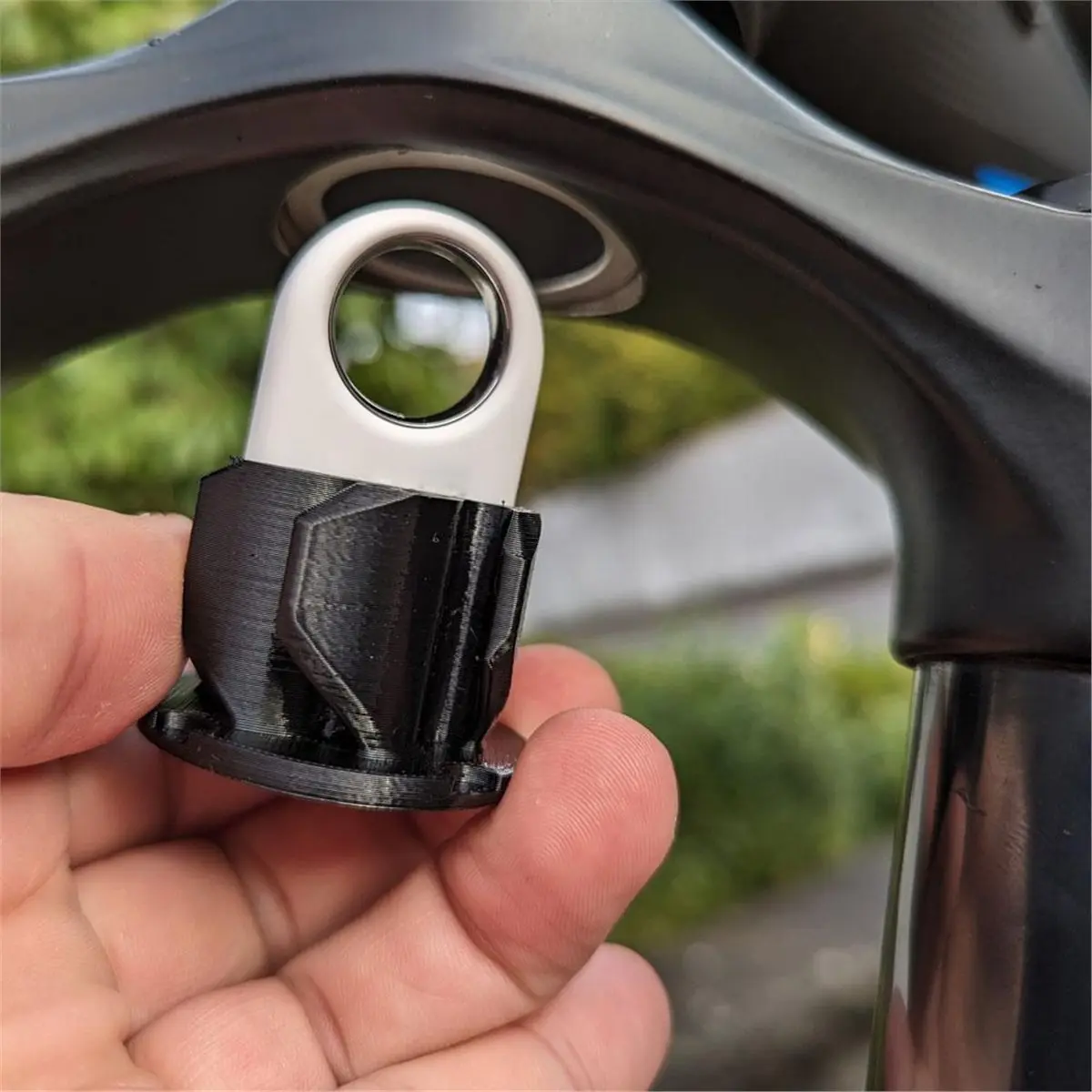 For Smarttag2 Bike Front Fork Pipe Mounting Bracket Anti-Lost 3D Printed Mount for Smarttag2 Cycling