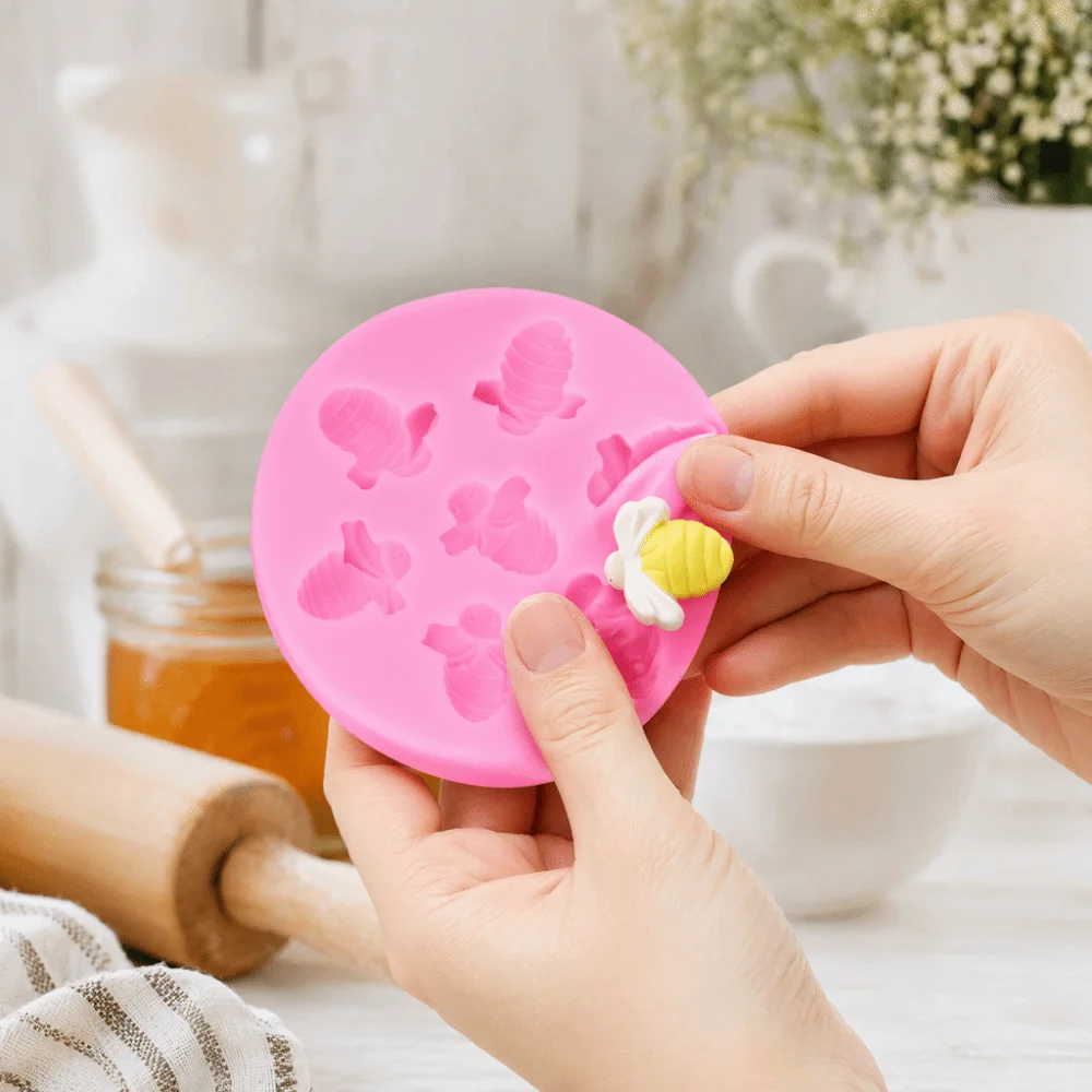 Food Grade Silicone Bee Shaped Cake Mold Bee Design Non-Stick Silicone Cake Mold Raised Details Six Cavity Fondant Cake Mold