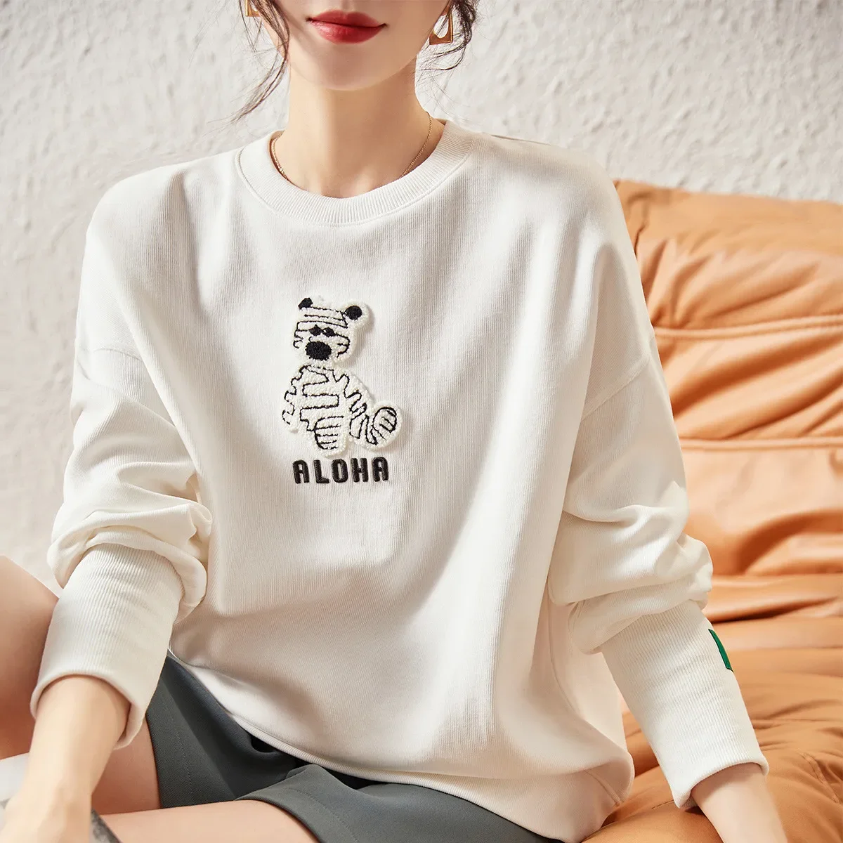 LOUIS YAO Women Hoodies Sweatshirt 2024 Spring Round Neck Long Sleeve Loose Fit 3D Cartoon Embroider Pullover Women\'s Top