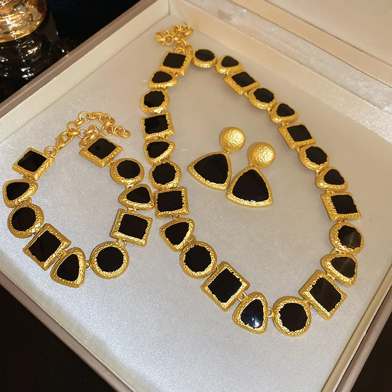 Black Golden Dripping Oil Chokers Necklaces Set for Women Mediaeval Vintage Geometric Dangle Earrings Party Wedding Jewelry A1