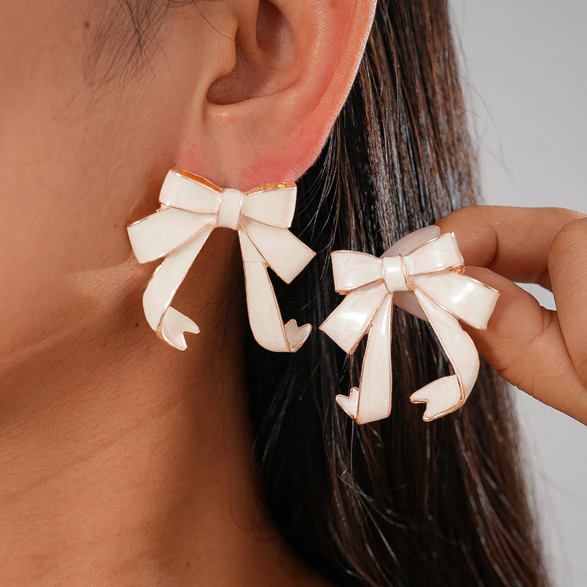 

Solid Color Driping Oil Bowknot Stud Earrings Women Girls Statement Large Ear Studs Temperament Fashion Wedding Party Jewelry