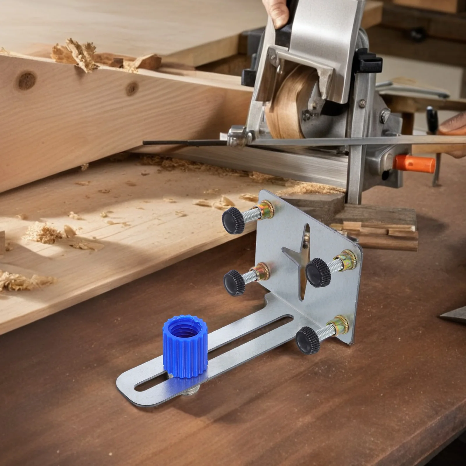 Soporte de nivel de burbuja ajustable de hierro grueso duradero soporte de herramientas de nivel montado en la pared para proyectos de construcción y bricolaje