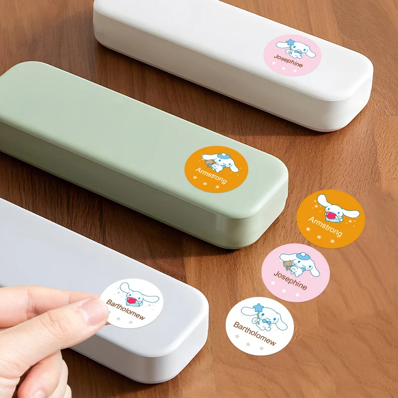 ملصقات اسم سينامورول المقاومة للماء للهدايا العصرية والملصقات الملونة لسهولة تنظيم اللوازم المدرسية