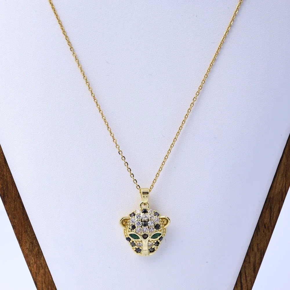 ダイヤモンド、ジルコン、ヒョウの頭、チタン鋼のネックレス、女性の色褪せない、ニッチなライトラックスがいっぱいのヨーロッパとアメリカのスタイル