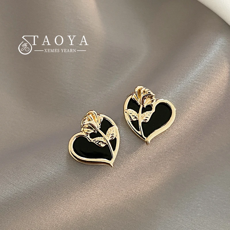 

French Vintage Hepburn Design Black Heart Gold Color Flower Stud Earrings 2023 Fashion Jewelry For Women's Elegant Accessories