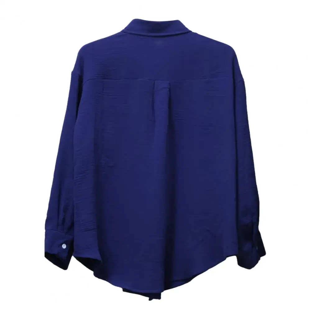 

Повседневная блузка. Стильная женская рубашка с длинными рукавами с лацканами и планкой на пуговицах. Однотонный свободный топ для легкого ухода. Без морщин.