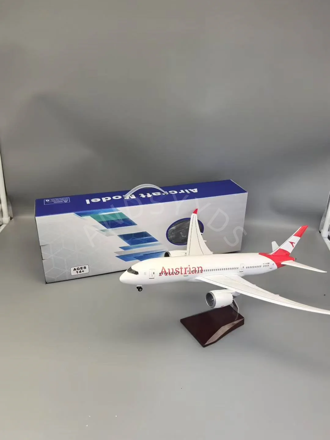 1:130 مقياس الطائرات بوينغ 787 B787 النمساوية دريملاينر دييكاست نموذج طائرة الراتنج مصغرة تحصيل الطائرات