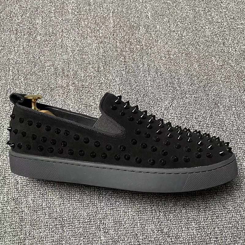

Мужские повседневные сценические туфли с заклепками, туфли без шнуровки из коровьей замши с шипами, черные стильные летние лоферы, молодежная обувь