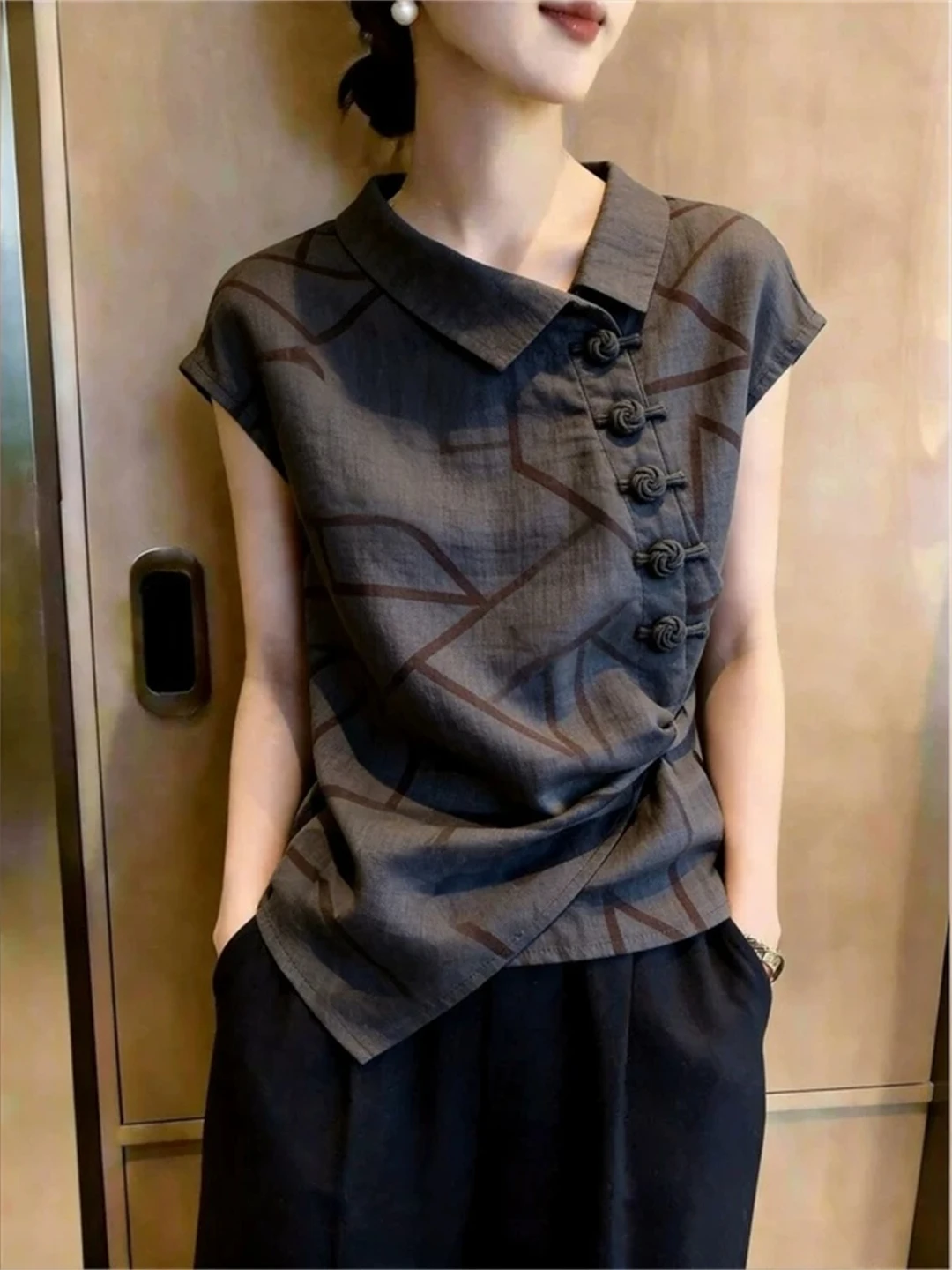 

Summer Fashionable Women's Shirt Irregular Short Sleeve Collar Korean Style Straight Cut Silk Top for Commuting