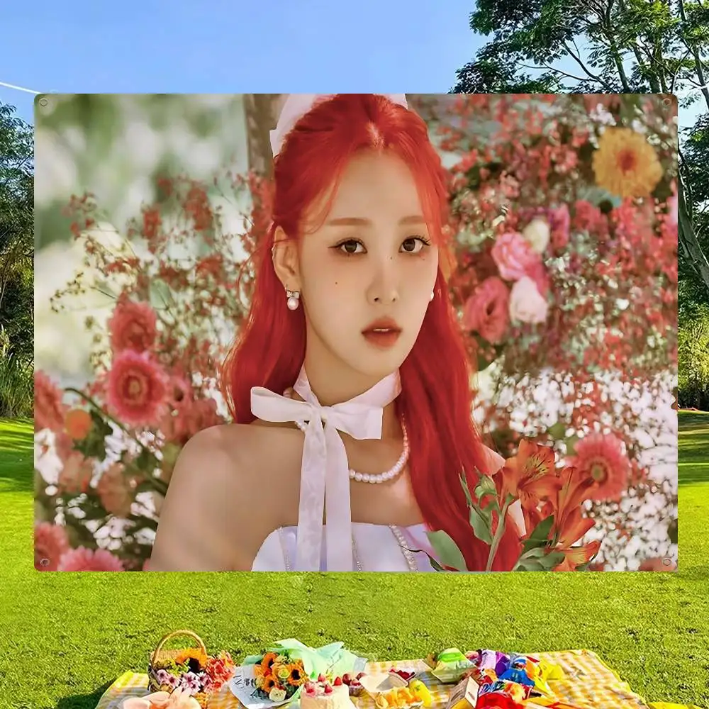 Popular Kpop Singer Y-Yves Small Size Cheerleading Banner Hand Pulled Flag Outdoor Atmosphere Flags