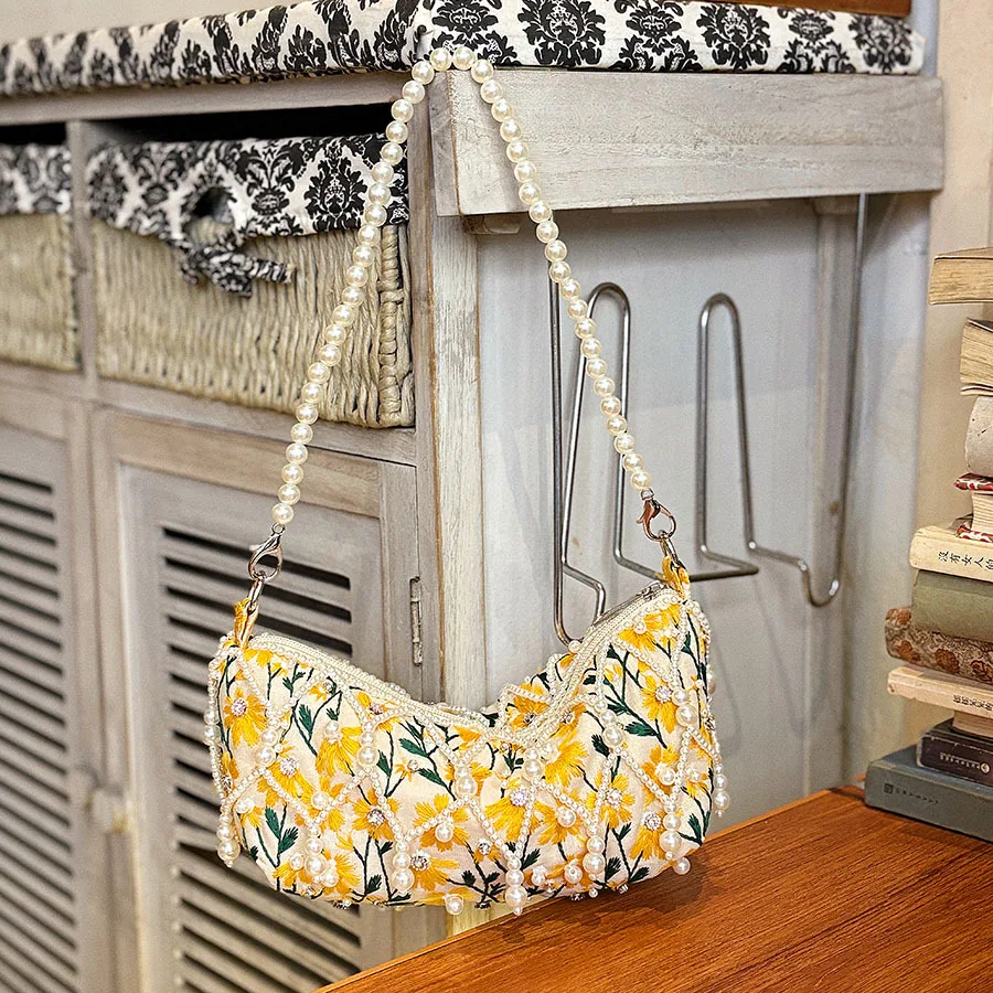

Women's Shoulder Bag Fashion Embroidered handmade pearls Purse Crossbody Bag with Chain Strap Elegant Clutch Handbag