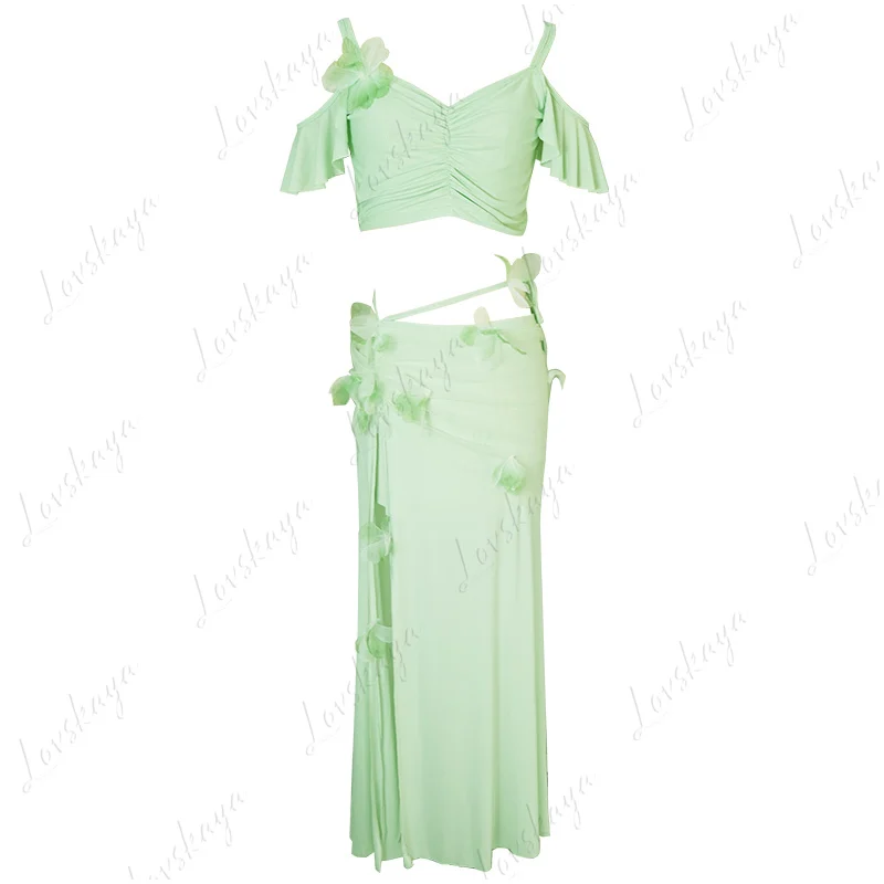 

Костюм для танца живота сексуально и похудения, демонстрирующий стиль костюма трупы для восточного танца.