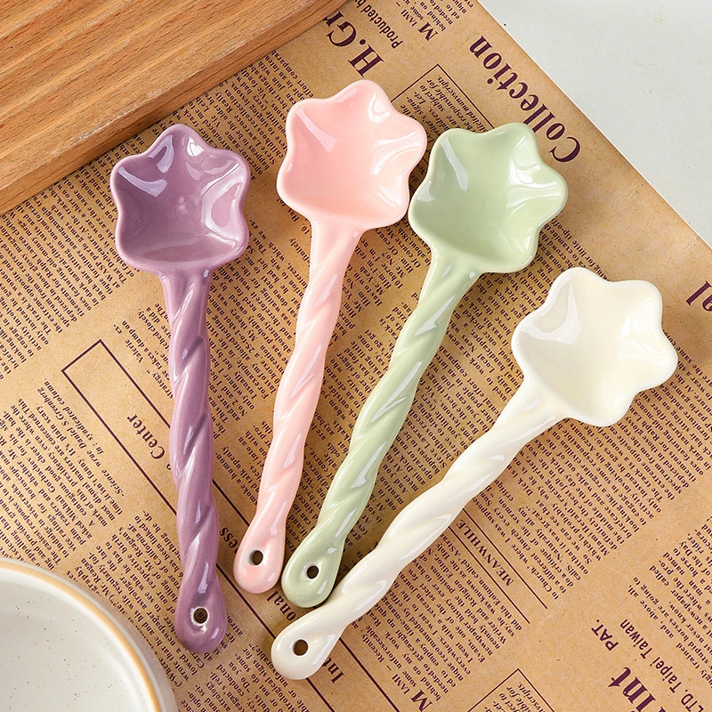 Cuchara de Cerámica en Forma de Estrella, Aspecto de Alta Calidad, Linda Cuchara en Forma de Corazón, Color Crema, Adorable Cuchara de Mango Largo, Cuchara para Mezclar