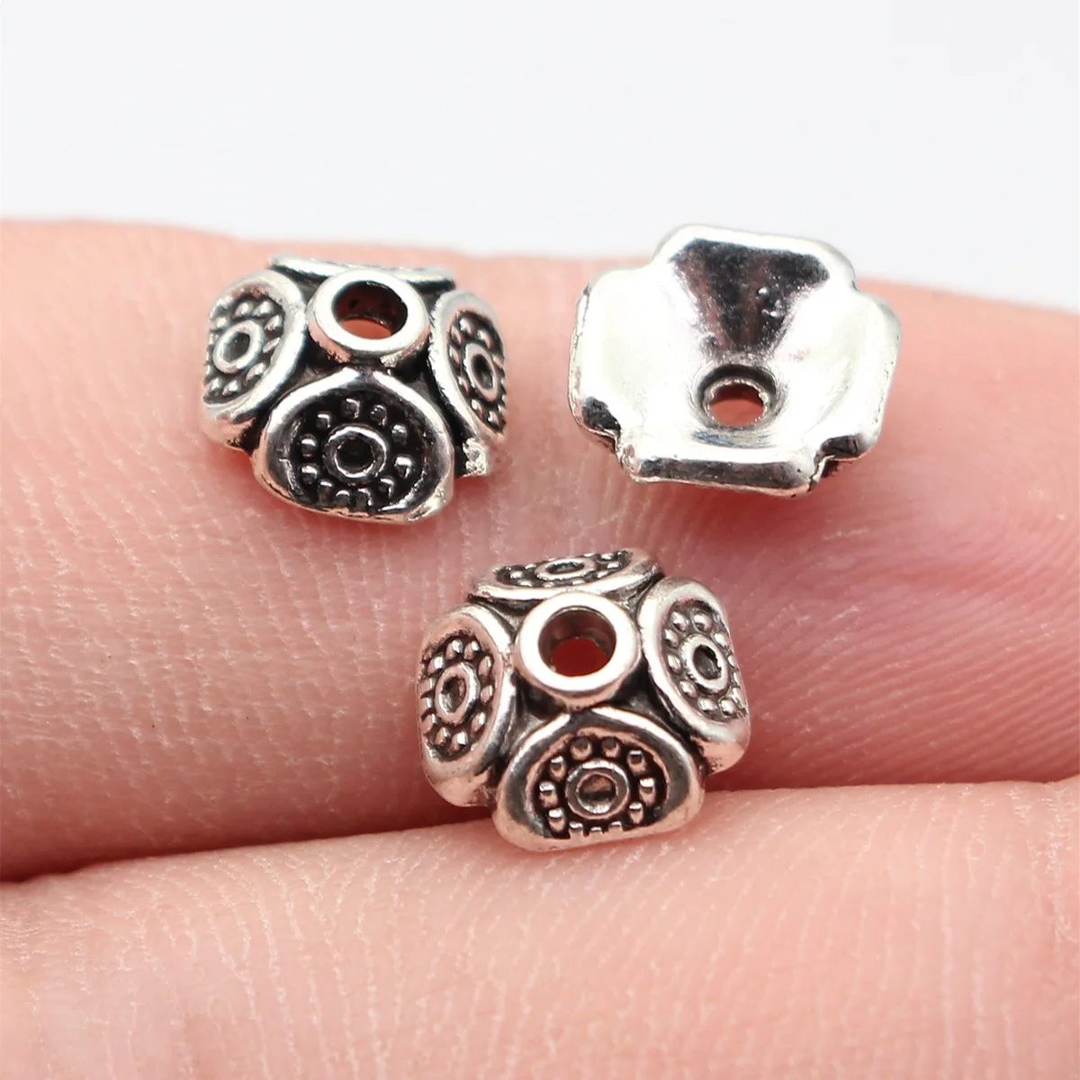 50 Stück 8,9 x 8,6 x 4 mm antiksilberfarbene Perlenkappen, Großhandel mit Schmuckzubehör