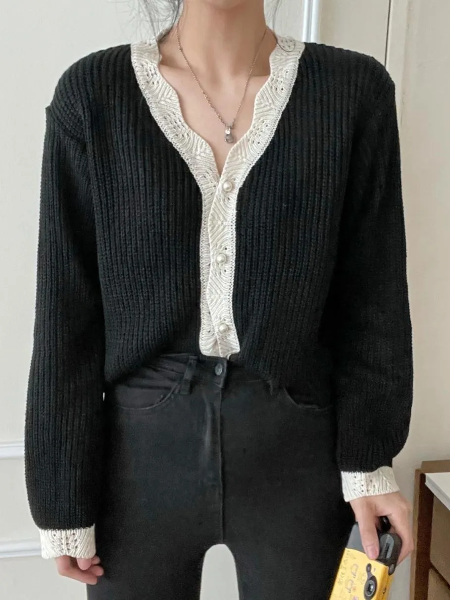 

Chic Autumnal Long Sve Knitted Sweater Women's Loose Fit V-Ne Ele Contrast Color Design Button up Casual Streetwear