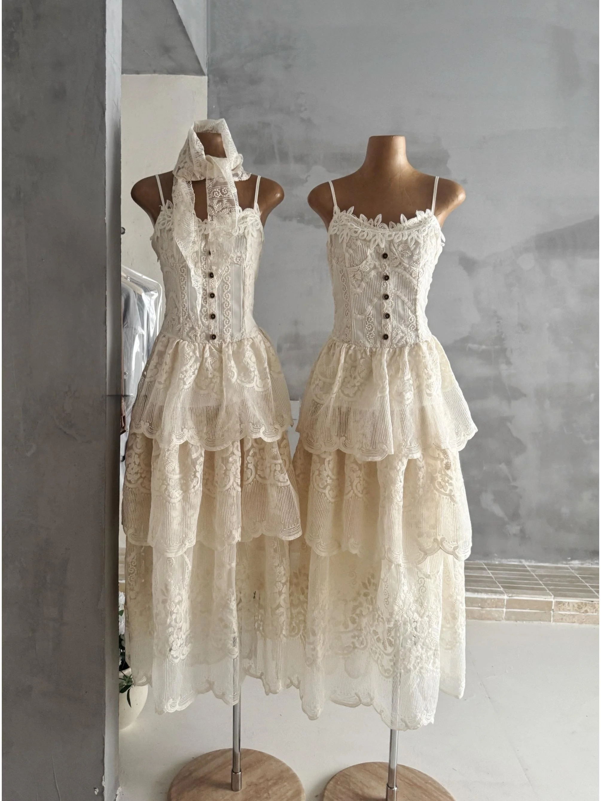 

Elegant Embroidered Halter Dress with Scarf Vintage Style under Skirt Stitching Women's Summer Slim Fit Dress for City Walk