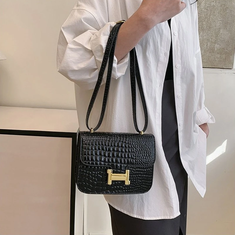 

Elegant Handbag Commuting Campus Style Fashionable Exquisite Portable Trendy Simple Versatile Daily Use Practical Effortless