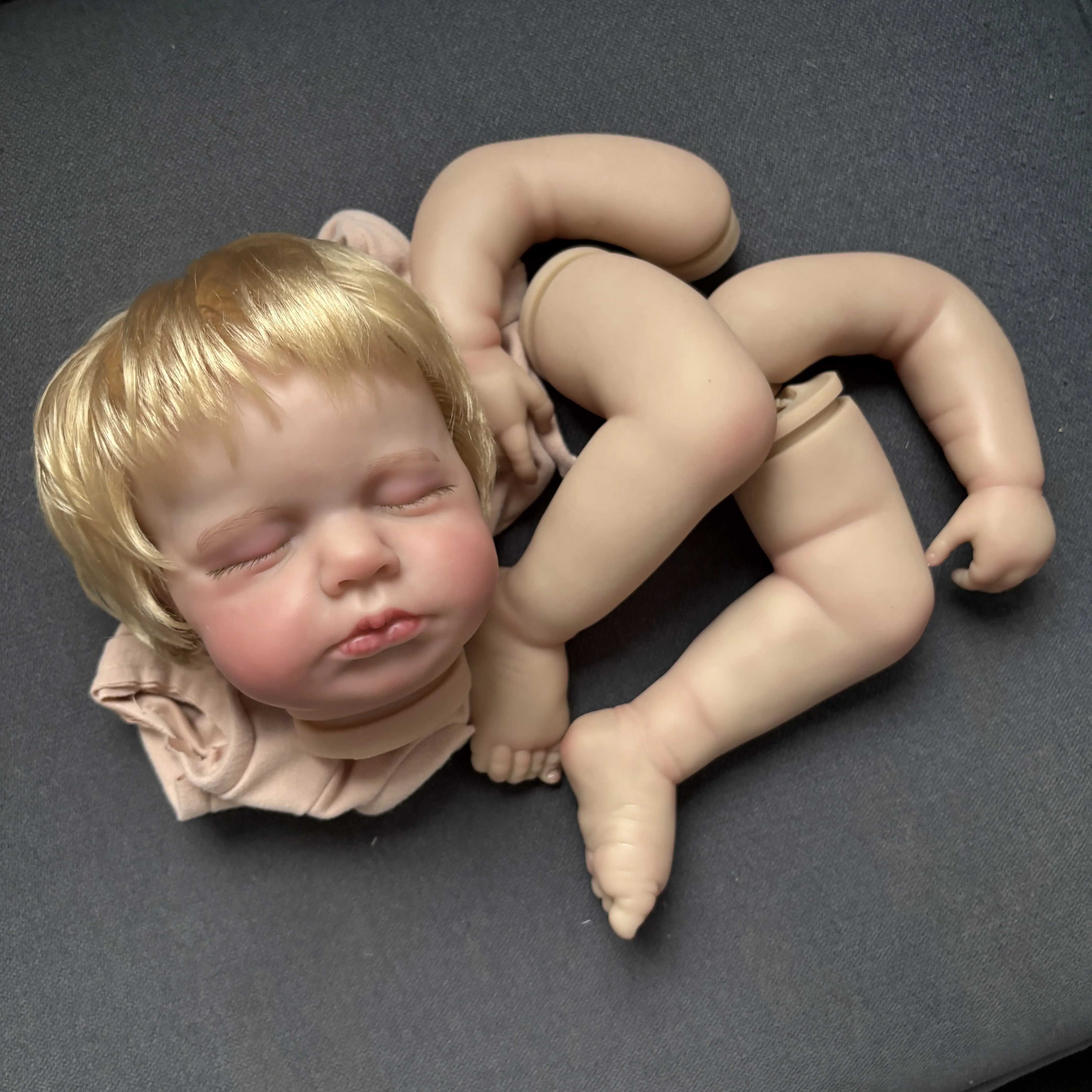 Kit de muñeco realista Loulou Asleep de 19 pulgadas, pelo dorado con raíces a mano, piezas de muñeca pintadas de múltiples capas suaves y realistas con cuerpo de tela