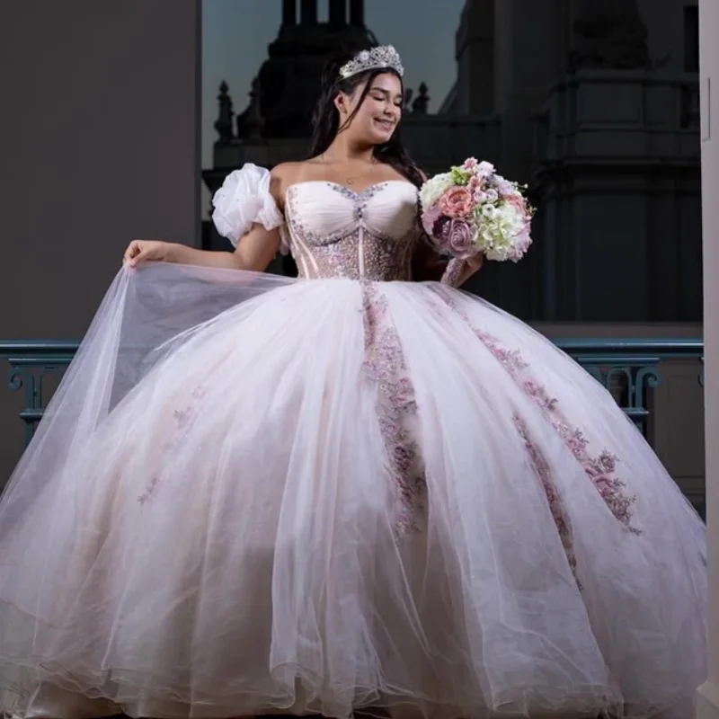 Maßgeschneiderte einfache helle Quinceanera-Kleider, schulterfrei, Kristall-Pailletten-Applikation, langer Schwanz, Vestido 15, Quinceanera