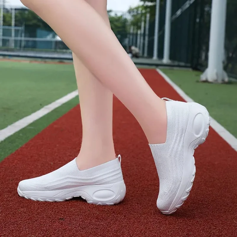 

Solid Two-tone Spring and Summer Light-cut Casual Sports Shoes for Women with Breathable Mesh Thick Soles Anti-slip Properties