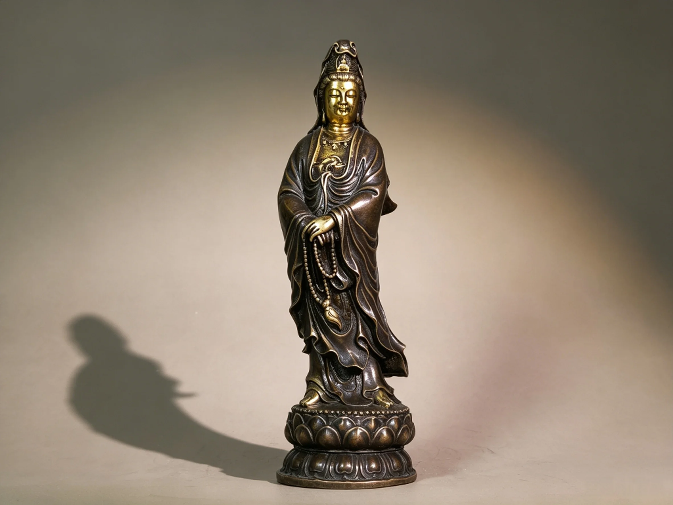 Pure Copper Guanyin Bodhisattva Statue Ornament, Home & Office Decoration, Bronze Antique for Collection and Gift-Giving