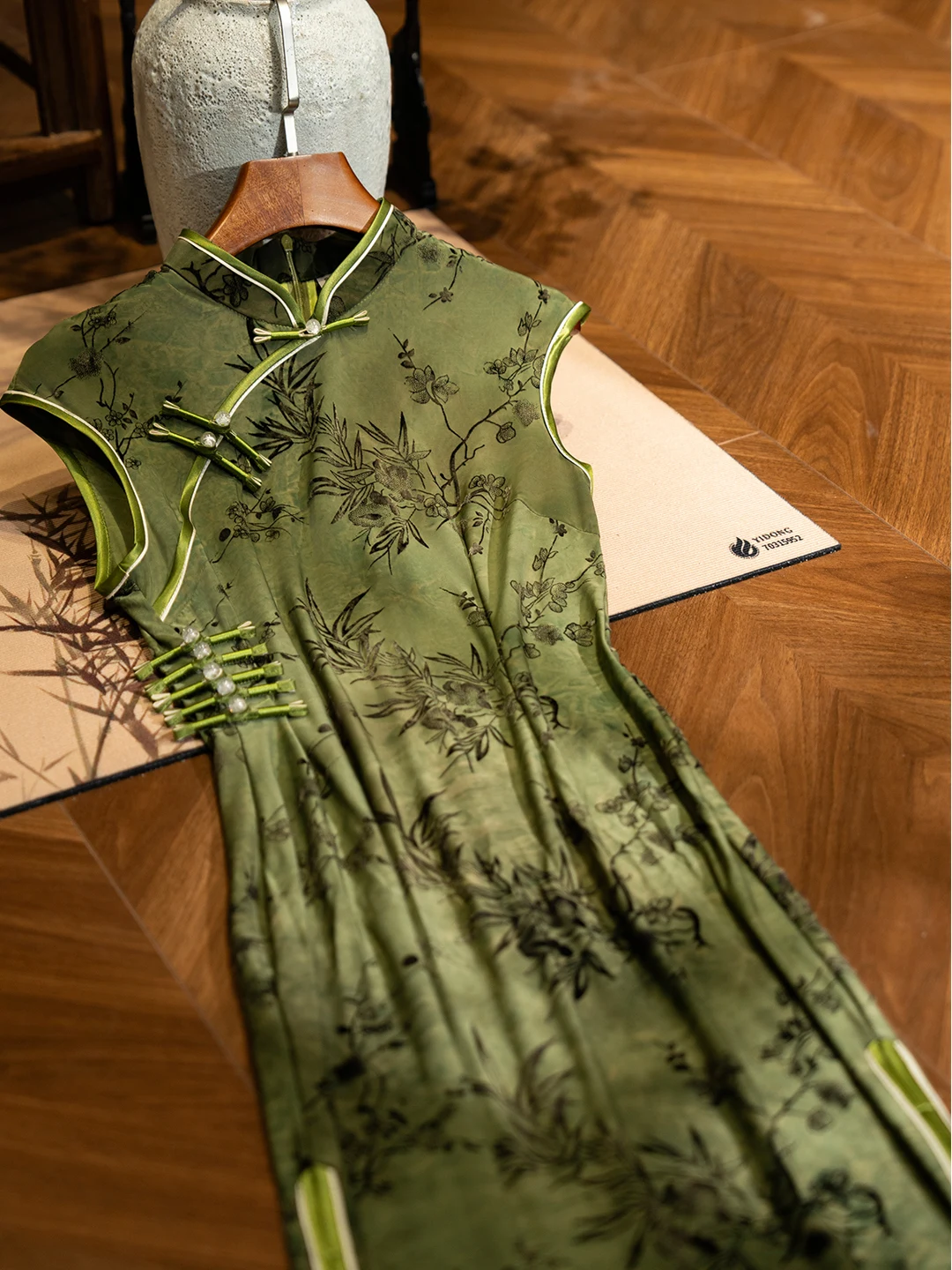 young-women's-new-chinese-sle-dr-een-embroidery-low-slit-daily-wear-comfortable-vintage-feeling