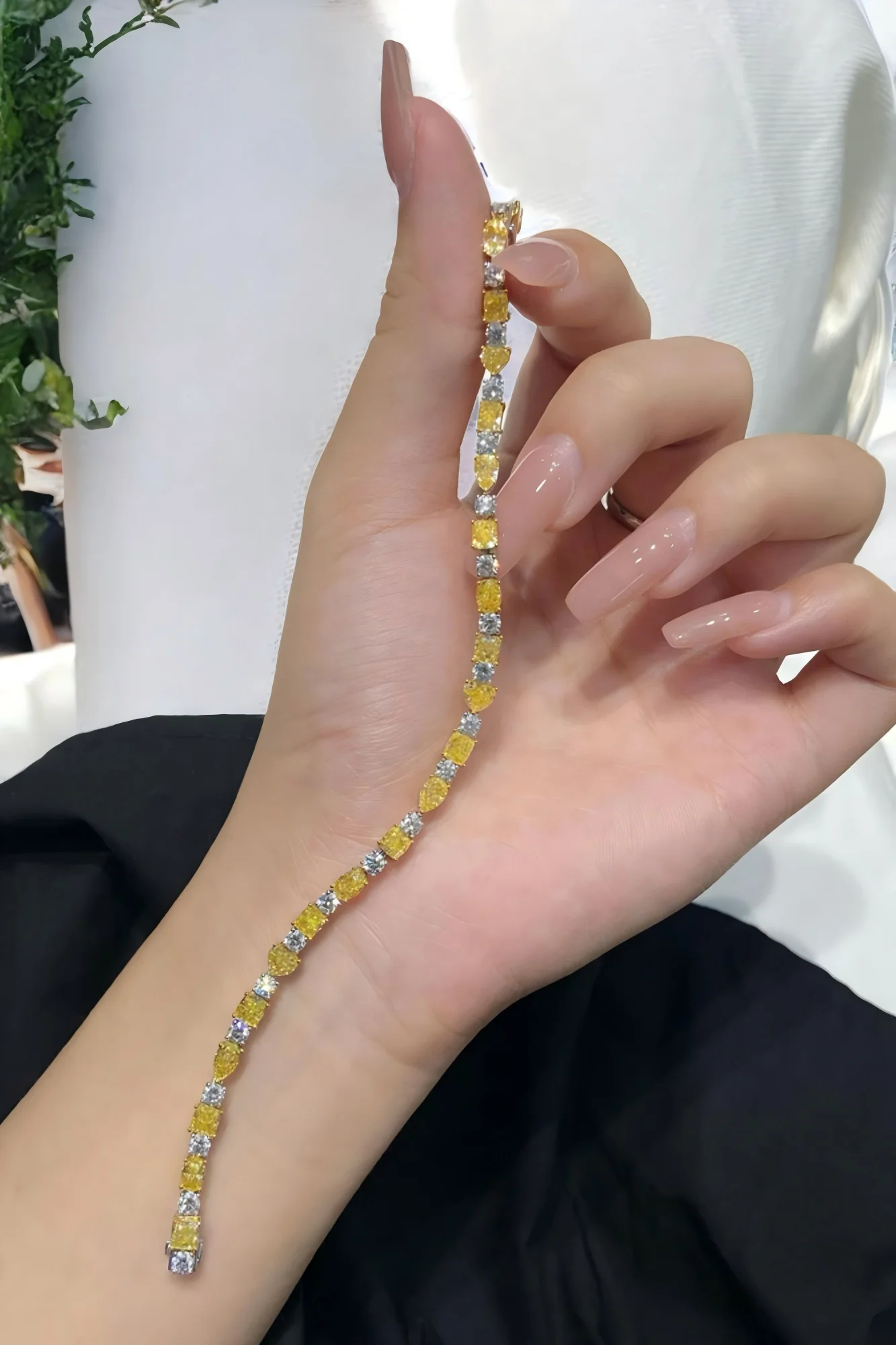 18K solid gold, laboratory-grown fancy yellow diamond, 7CT fancy-shaped diamond bracelet (heart, pear, radiant cut), high-end