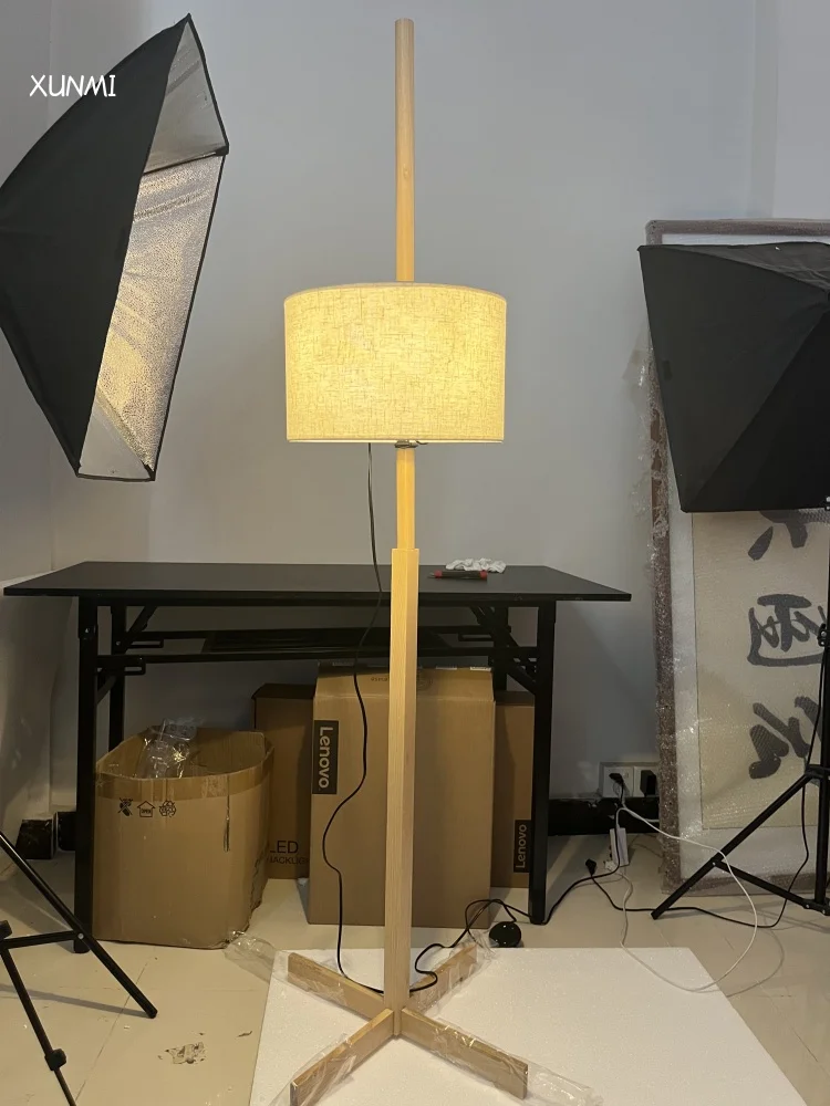Réplica Original del diseñador Medieval español, lámpara de pie Retro Simple para sala de estar, luz Vertical ajustable para dormitorio nórdico