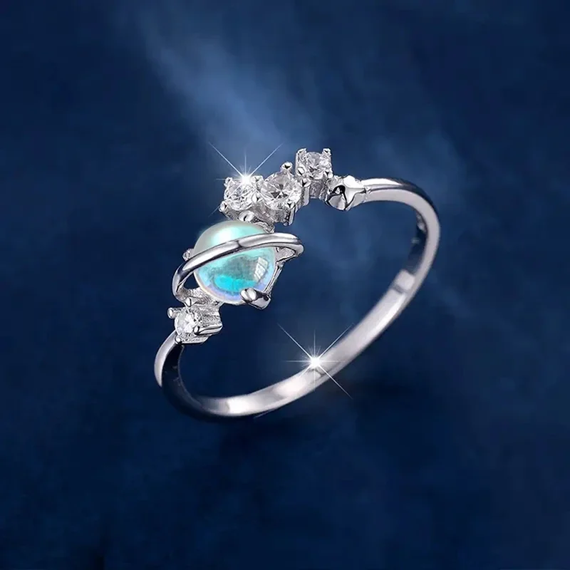 Huitan Roman Imitation Mondstein Ringe für Frauen Exquisite Planet Design Täglichen Verschleiß Weibliche Ringe Trendy Luxus Party Schmuck
