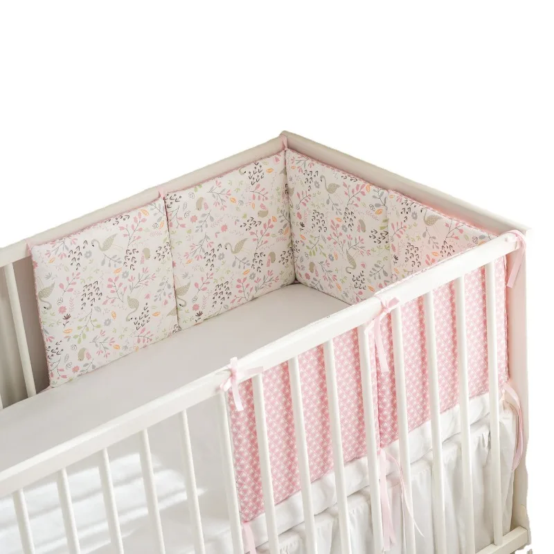 ชุดเครื่องนอนกันกระแทกสำหรับเตียงเด็กแรกเกิด ผ้าฝ้ายกันกระแทก ลายหงส์สีชมพู 30x30x6 ซม. ซักด้วยเครื่องได้ ครบชุด