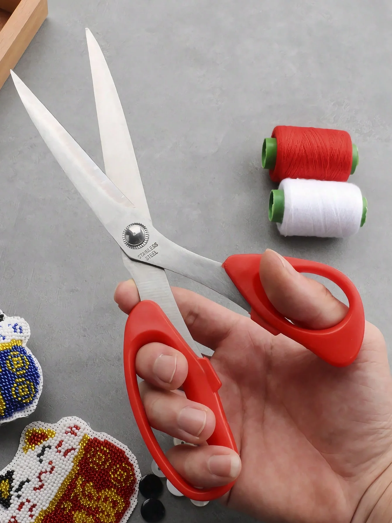 Ciseaux multifonctionnels pour couture tranchante, 1 pièce, pour tissu artisanal, adaptés au bureau, fournitures artistiques, manche doux et confortable