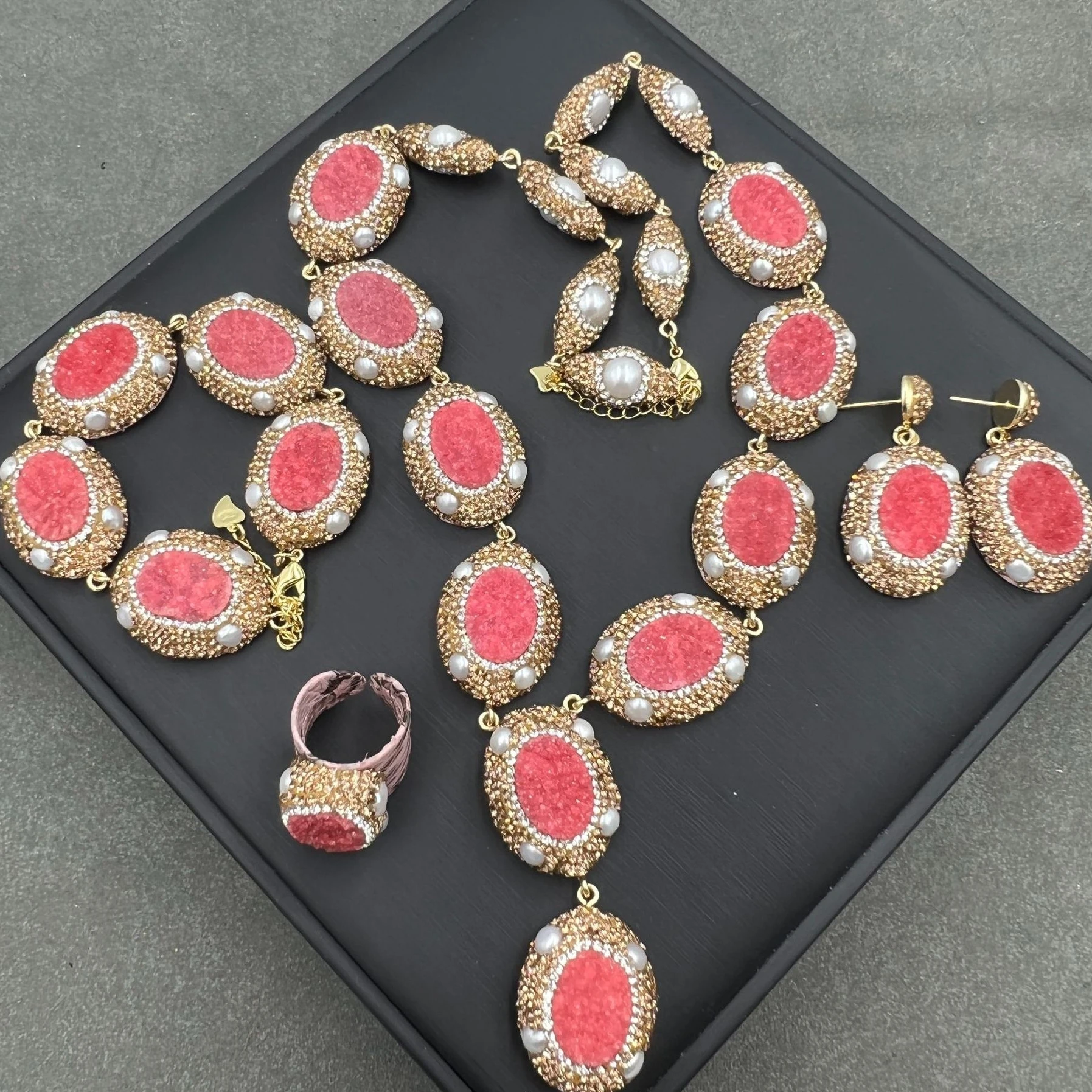 

Natural Ore Crystal Teeth Set Ethnic Style Retro Personalized Banquet Drill Jewelry High-end Four Pieces Literature