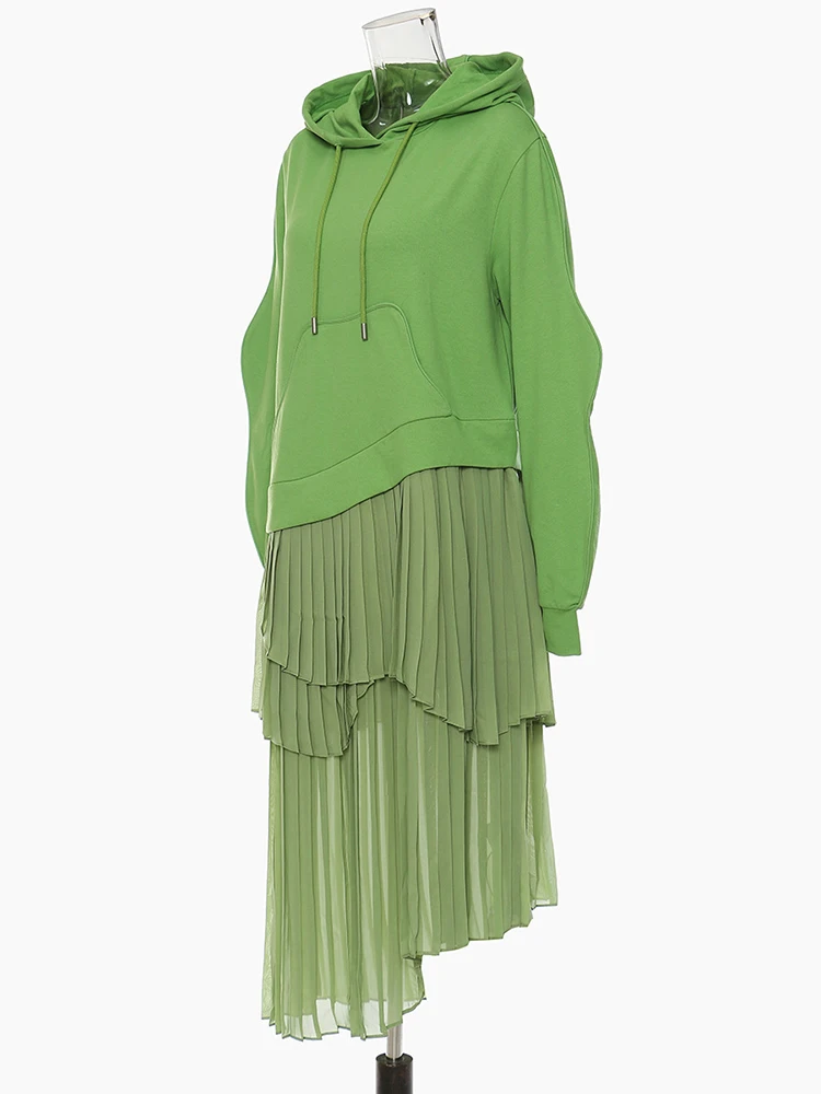 [EAM] Women Green Irregular Pleated Long Big Size Dress New Hooded Long Sleeve Loose Fit Fashion Tide Spring Autumn 2024 1DE6985