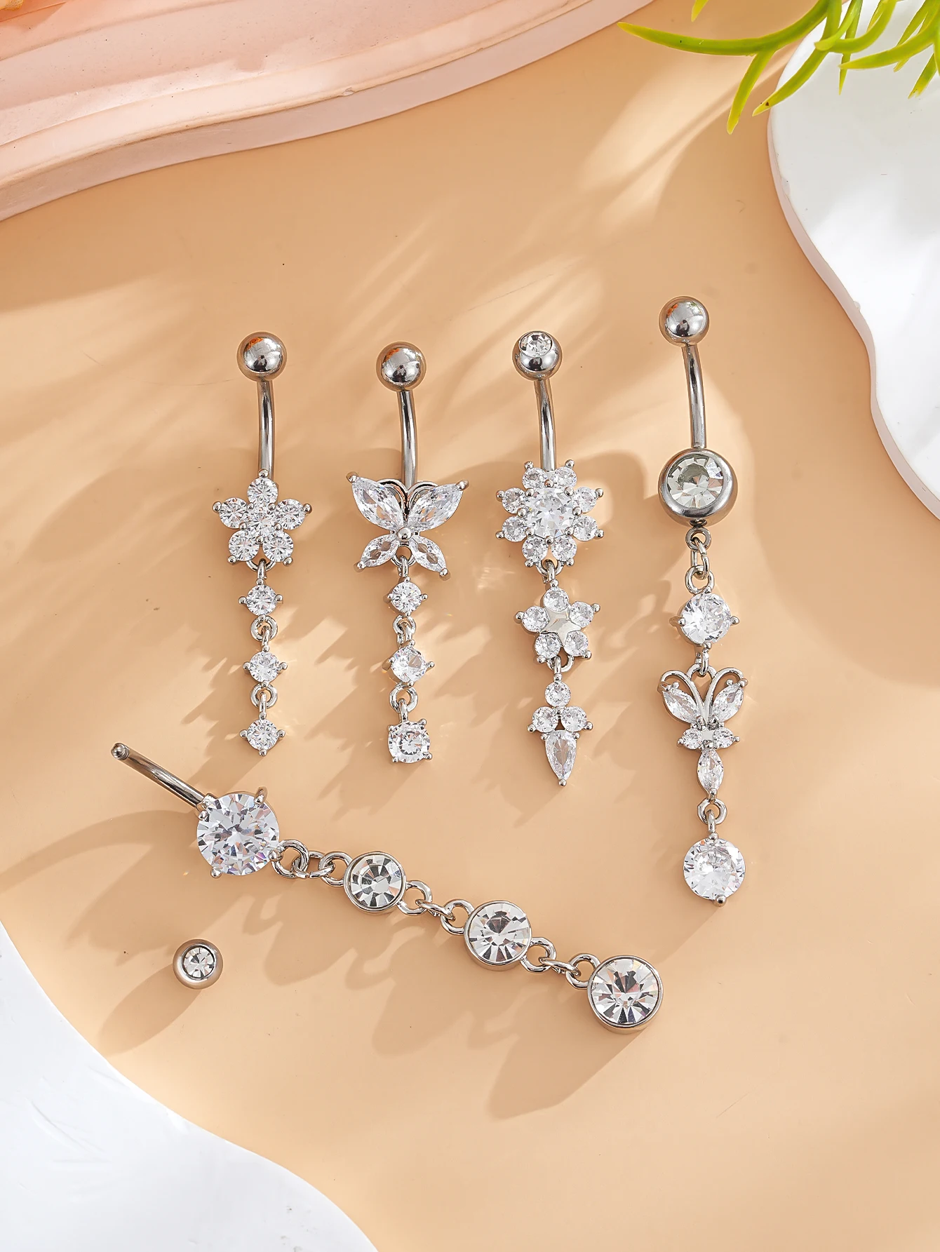 Gemischtes Bauchnabelpiercing-Set mit Blumen- und Herzanhängern, Gebogenes Nombril-Piercing-Schmuckset für Frauen und Mädchen – Detail 17