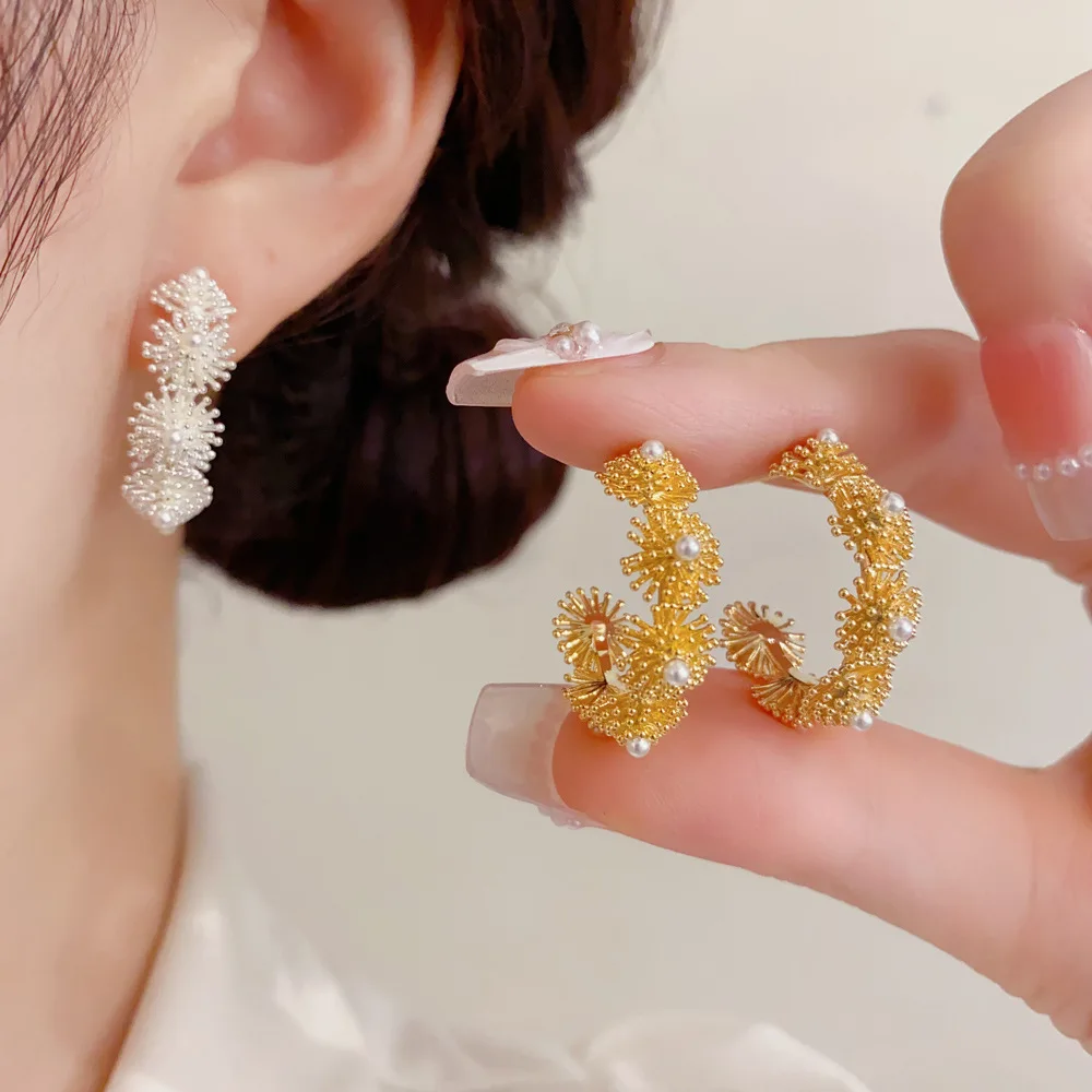 Spiky Burst Textured Hoop Earrings Micro Beaded Starburst Statement Ear Ring Chic Daily Fashion Jewelry Accent For Ladies
