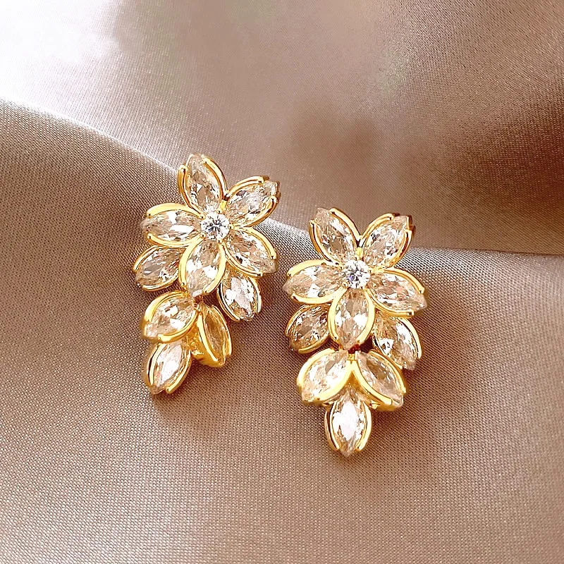 

Luxury Zircon Peach Blossoms Earnail Female