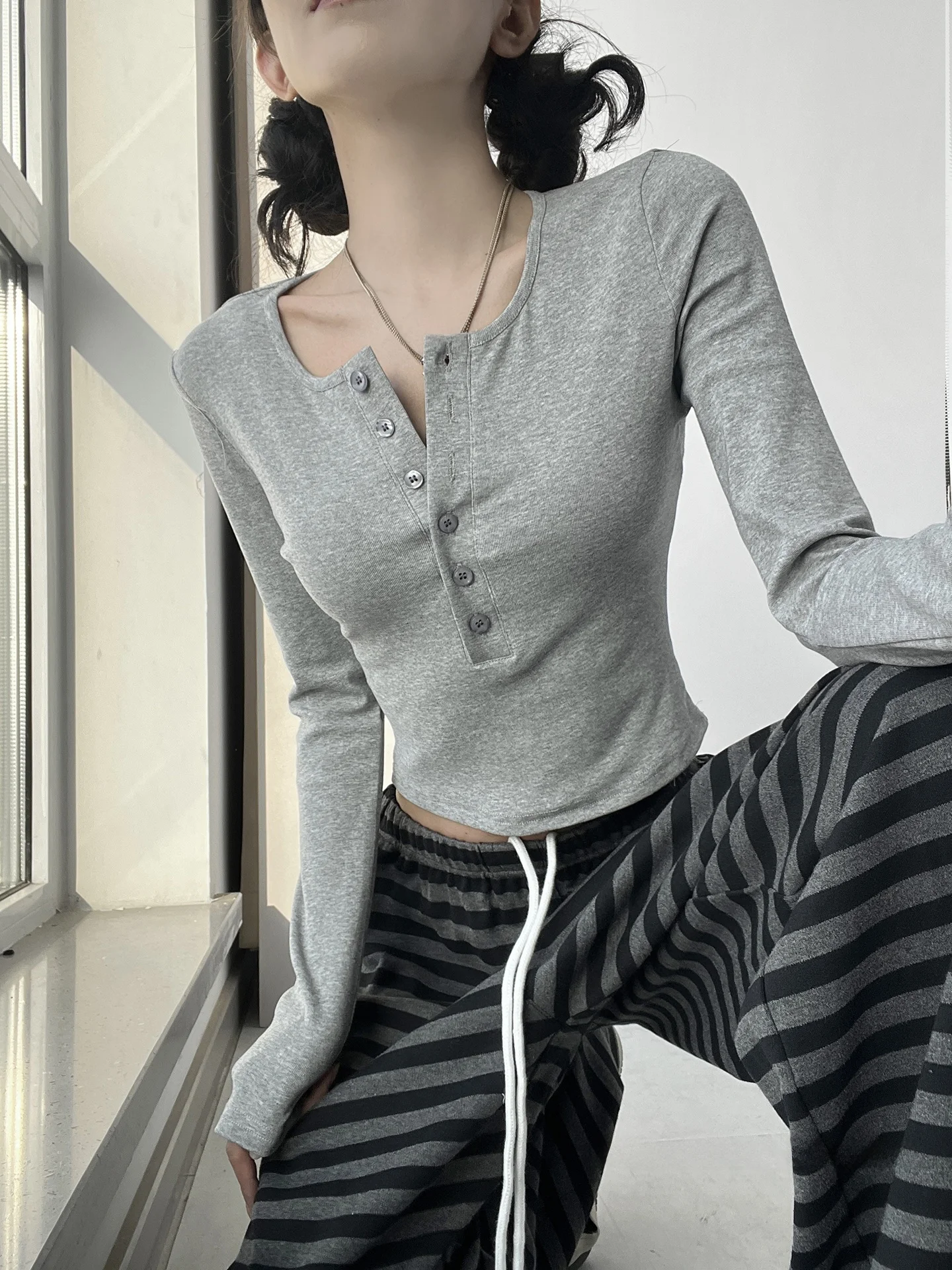 Retro American Grey Half Open Collar Long Sleeve T-Shirt Women's Slim Fit Inner Wear Short Top Spring 2026 Cotton Blend Knitted