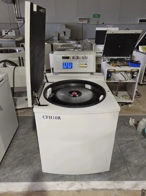 Centrifuga da laboratorio per montaggio a pavimento CFH10R 6x1000ml Centrifuga refrigerata ad alta velocità e ultra capacità da 6 secchi per blood bank