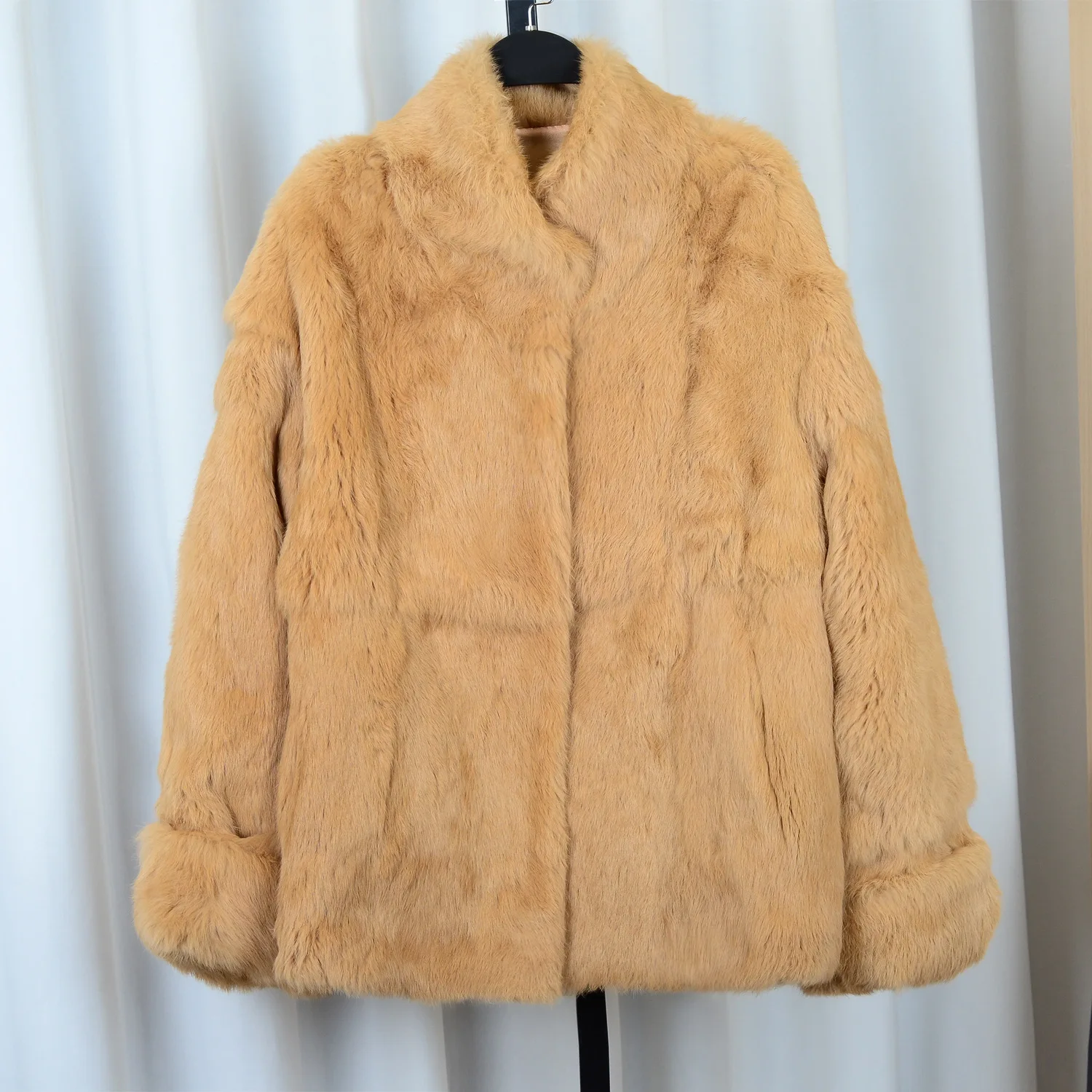 Cappotto di pelliccia di coniglio di alta qualità di vendita caldo per le donne Pelliccia di visone di peluche stile Ins integrata da media a lunga pelliccia sciolta e casual