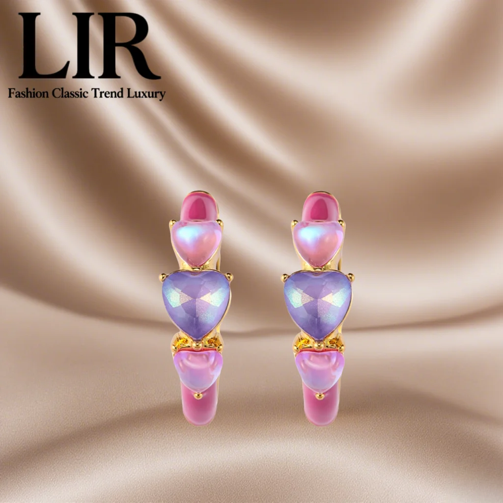 

Серьги LIR Heart - круглые серьги с розовой глазурью и драгоценными камнями: высокая четкость стеклянной огранки, нежные и красивые, модные женские украшения