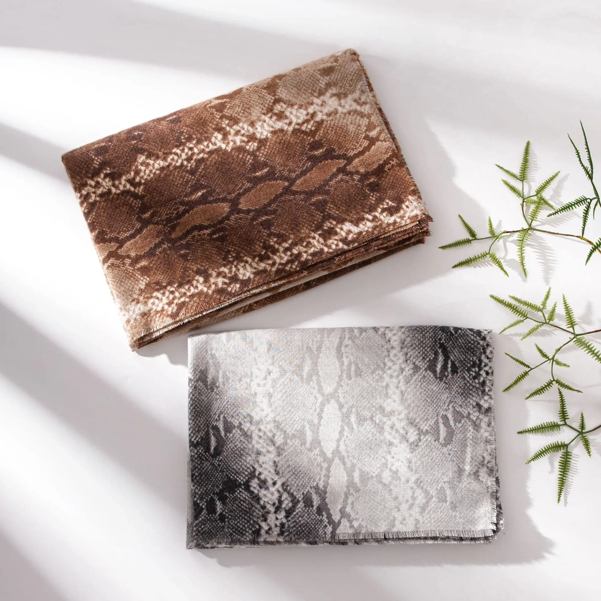 

New European and American Street Style Snake Pattern Imitation Cashmere Scarf for Women's Warm Twill Style Tassel Shawl Scarves