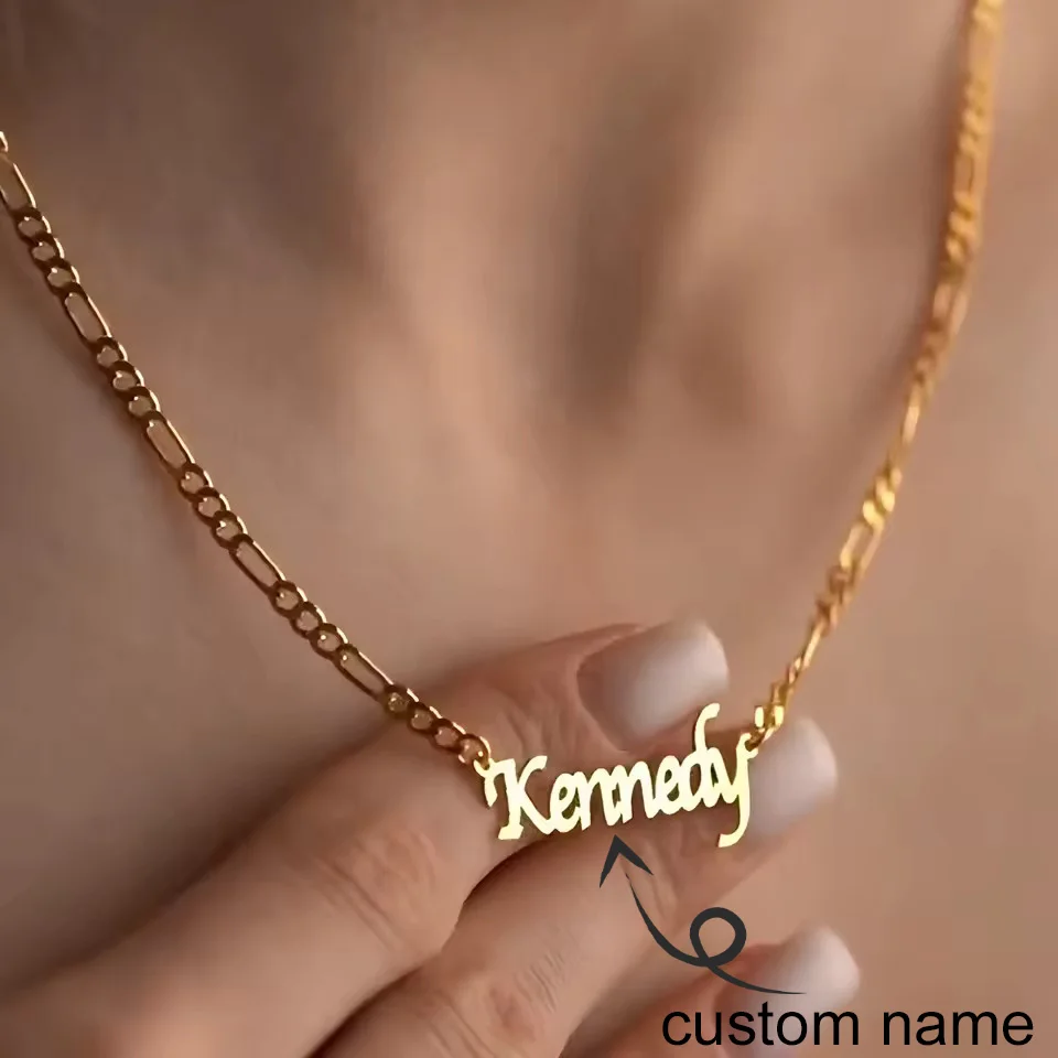 

18-каратное позолоченное ожерелье с индивидуальным именем и цепочкой Фигаро 3 мм для женщин, кулон с буквами из нержавеющей стали, колье, персонализированные подарки